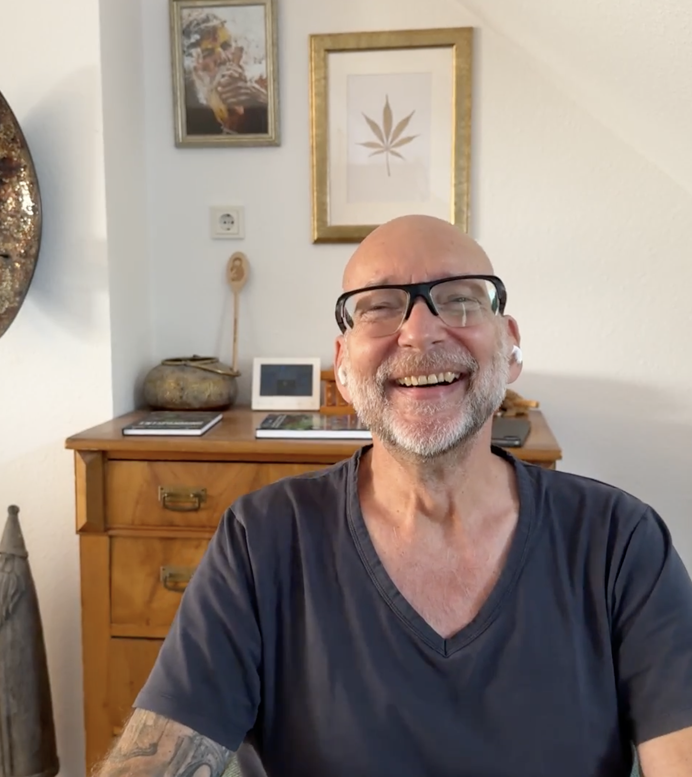 Nicht Peter Lustig, aber trotz Schmerzen guter Dinge.